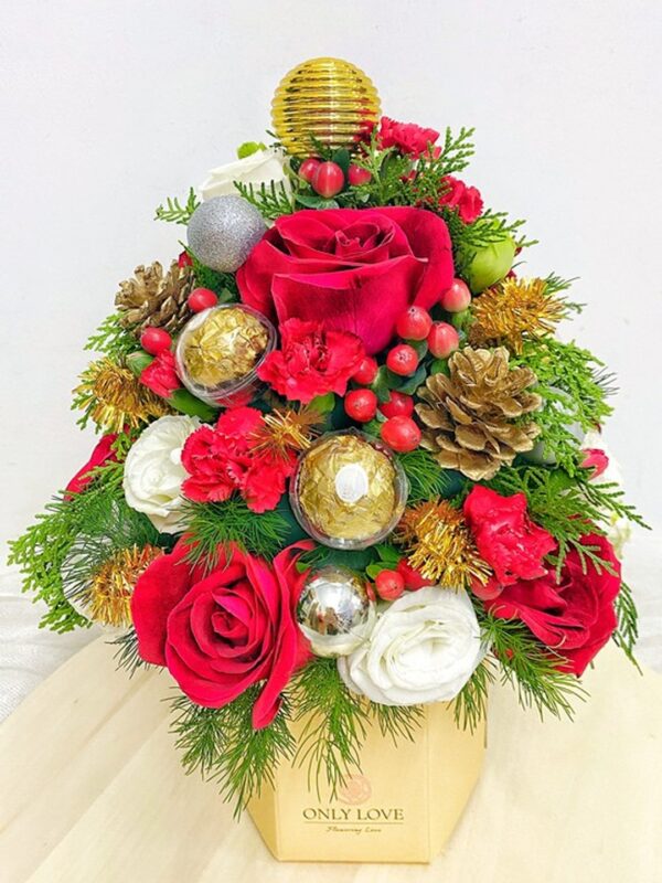 CM015 Christmas Tree Bloom Box – Florist Segambut