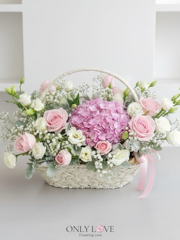 B33 Rose & Hydrangea Flower Basket