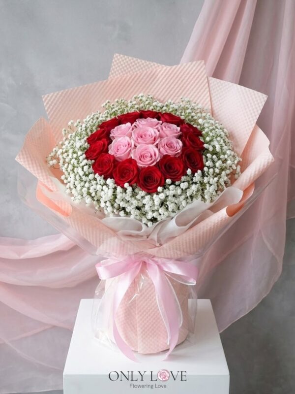 VT052 Enchanted Blush Roses Bouquet (M-L) – Florist Taman OUG