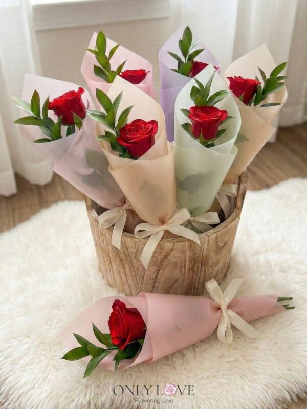 L10 Single Rose Bouquet