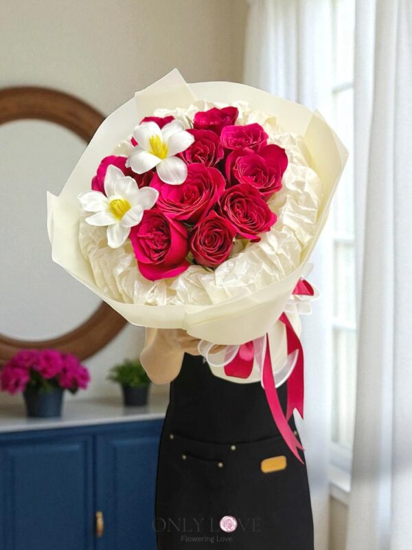 L30 Classic Rose & Tulip Bouquet – Florist Pandan Indah