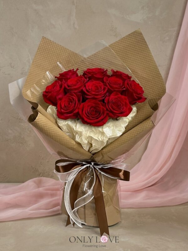 L44 Enchanted Blush Roses Bouquet (M)