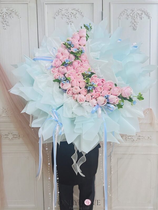 KS003 Crescent Moon Rose Bouquet – Florist Seri Kembangan
