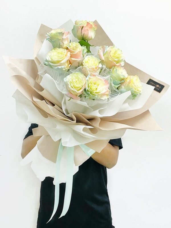 L122 Ecuador Mermaid Roses – Florist Setapak