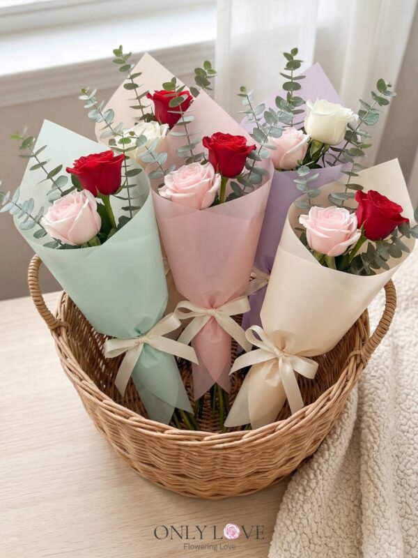 L123 Mini Roses Bouquet