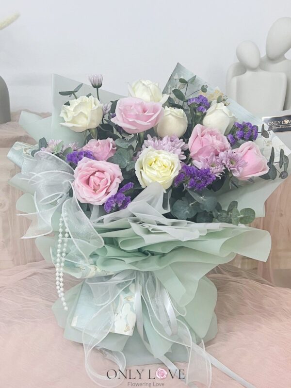 L141 Classic Elegance Rose Bouquet – Florist Pandan Jaya