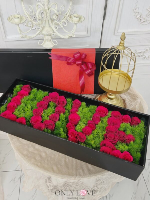 LB13 “Love” Roses Gift Box – Florist KLCC